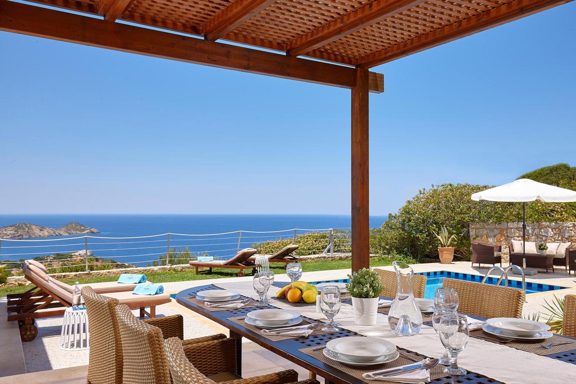 Okeanides Villa *
